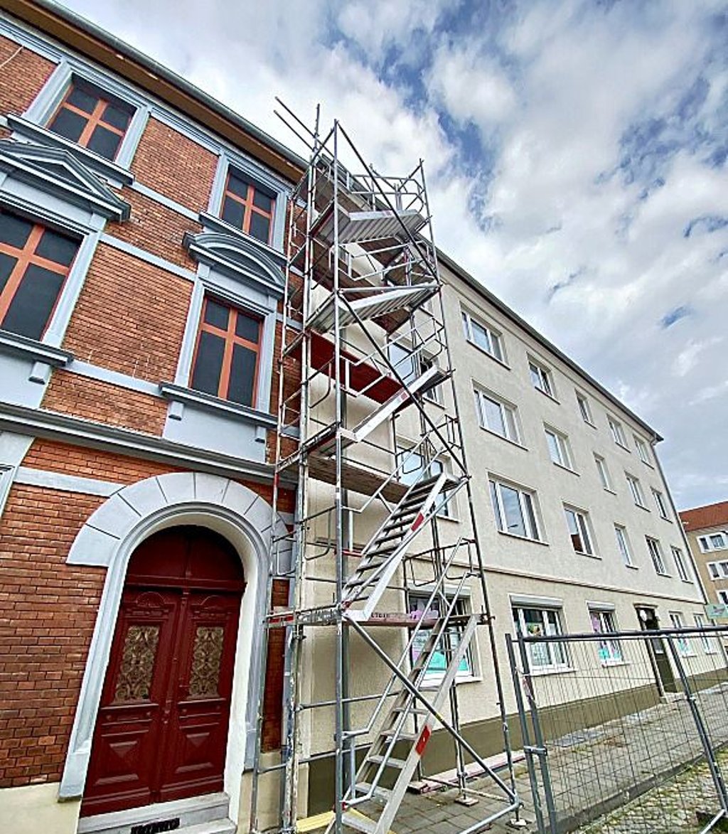 Zur Sicherheit wurde eine Brandschutztreppe aufgebaut.