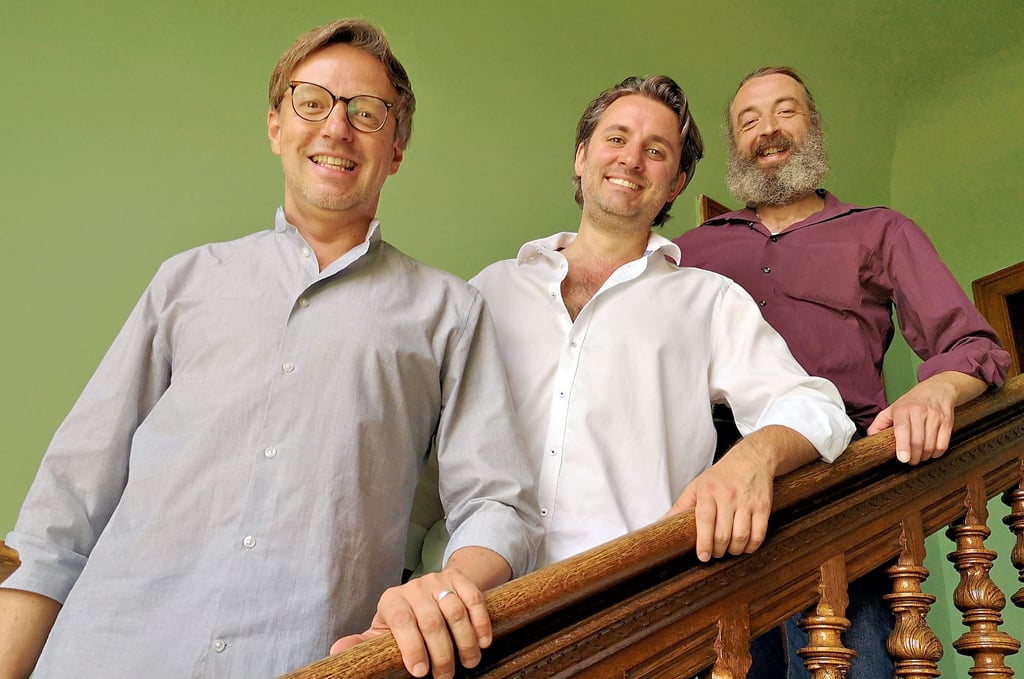 Agieren als Schaupieler in der Oper ?La Tragédie de Carmen?, die bei den Schlossfestspielen in Wernigerode aufgeführt wird, von links: Gerd Lukas Storzer (Lillas Pastia), Alexander Kruuse Mettin (Zuniga) und Jörg Schulze-Neuhoff (Garcia).