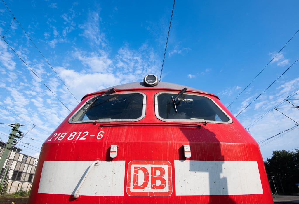 Nach dem Streik bei der Bahn rechnet das Unternehmen an diesem Freitag wieder mit einem weitgehend normalen Fern- und Regionalverkehr.