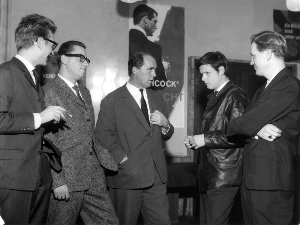 Böll-Verfilmung „Das Brot der frühen Jahre“: Regisseur Herbert Vesely, Produzent Hans-Jürgen Pohland, Heinrich Böll, Hauptdarsteller Christian Doermer und Co-Produzent Hanns Eckelkamp im Gespräch.