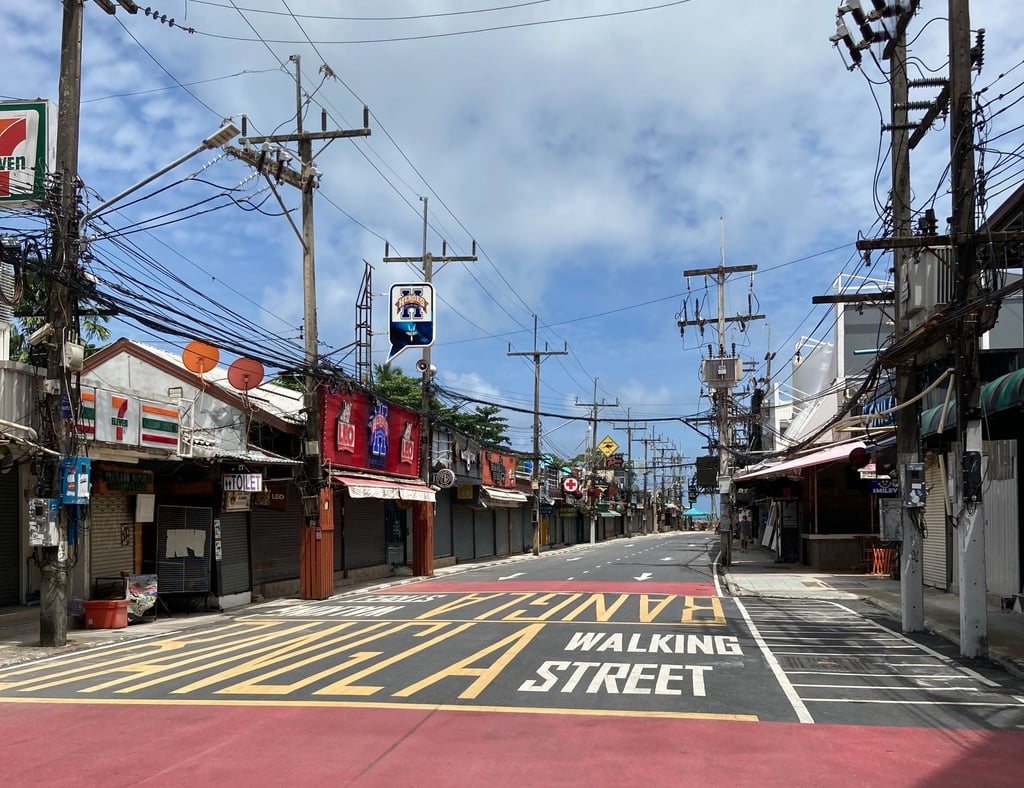 Die berühmte Bangla Road in Patong - jetzt menschenleer.