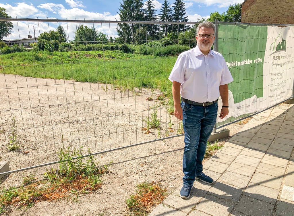 In der Naumburger Straße 42 bis 48 plant die Firma RSK Immobilien - hier mit Geschäftsführer Tobias Pes - einen Neubau.