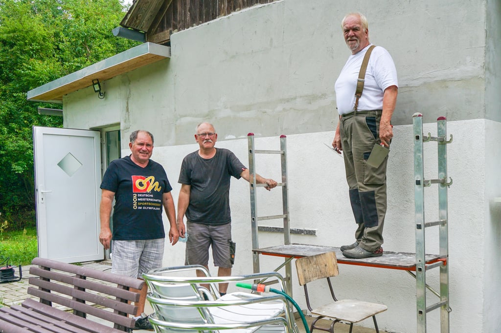 Der Schützenverein Dobritz bereitet sich auf das 30. Jubiläumsfeier vor. Hier zu sehen: Elard Schmidt, Guido Mangold, Uwe Schmidt.