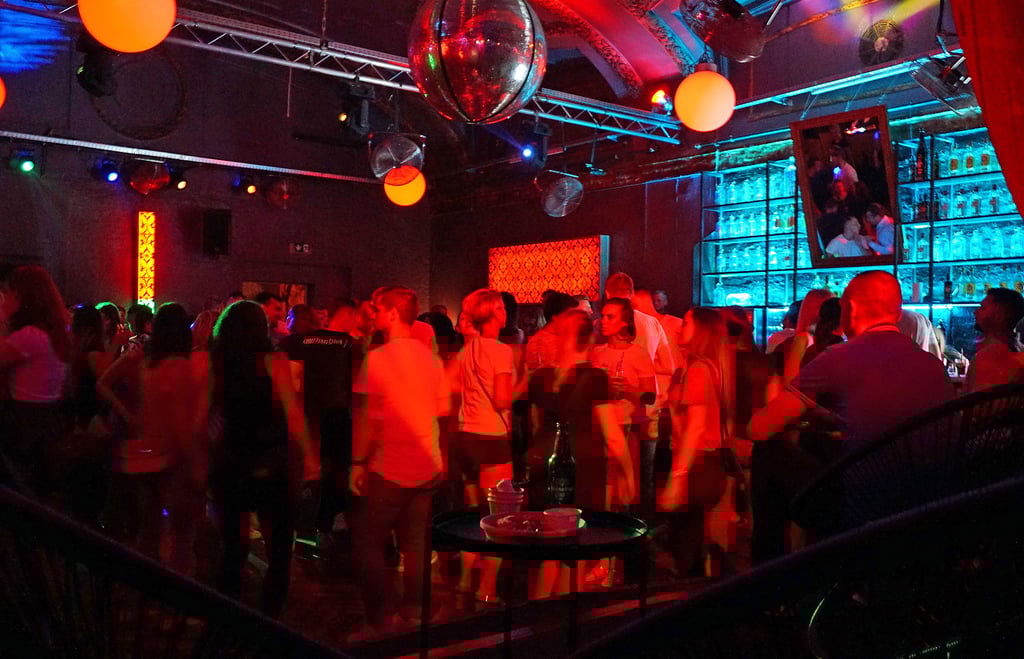 Musik, Tanz, keine Masken: In der ?Palette? in Halle scheint die Pandemie wie vergessen. Doch viele Clubbetreiber befürchten erneute Schließungen im Herbst.