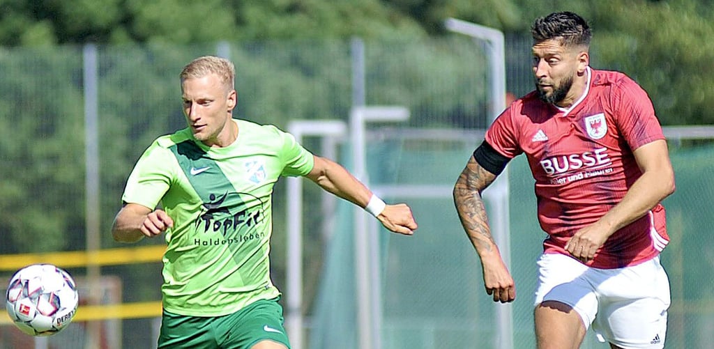 Daniel Groß (rechts) setzte sich mit Saxonia Tangermünde deutlich 4:0 durch.