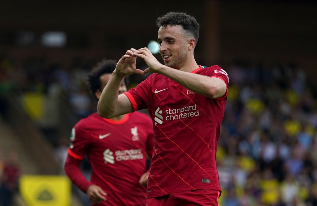 Diogo Jota (r) schoss Liverpool in Norwich in Führung.