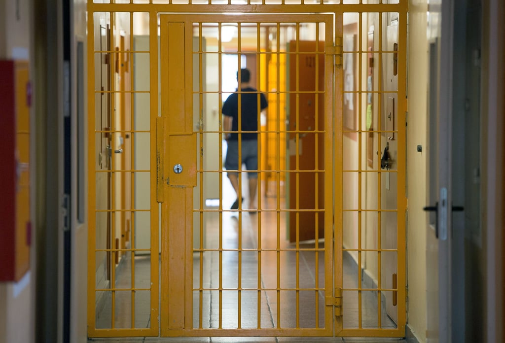 Wie lange der einst als "Kannibale vom Süßen See" bekannte Verurteilte noch hinter Gittern bleiben muss, soll nun ein Gericht entscheiden.