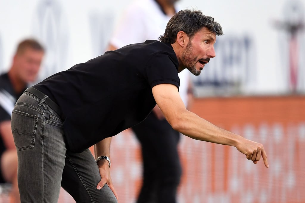 Mark van Bommel feierte seinen ersten Sieg als Bundesliga-Trainer.