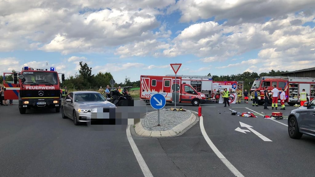 Bei einem schweren Unfall in Heimburg bei Blankenburg wurde ein Mann getötet, zwei weitere Personen verletzt.
