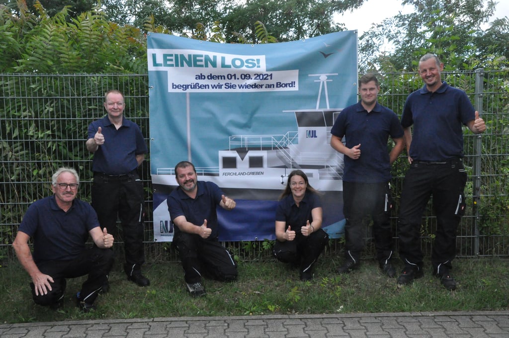 Am 1. September nimmt die Fähre wieder ihren regulären Betrieb auf. Darauf freut sich auch die Besatzung mit Herbert Eickmeier (von links), Fred Stephany, Dennis Kowalewski, Annika Strübing, Paul Oelze und Elias Fichtner.