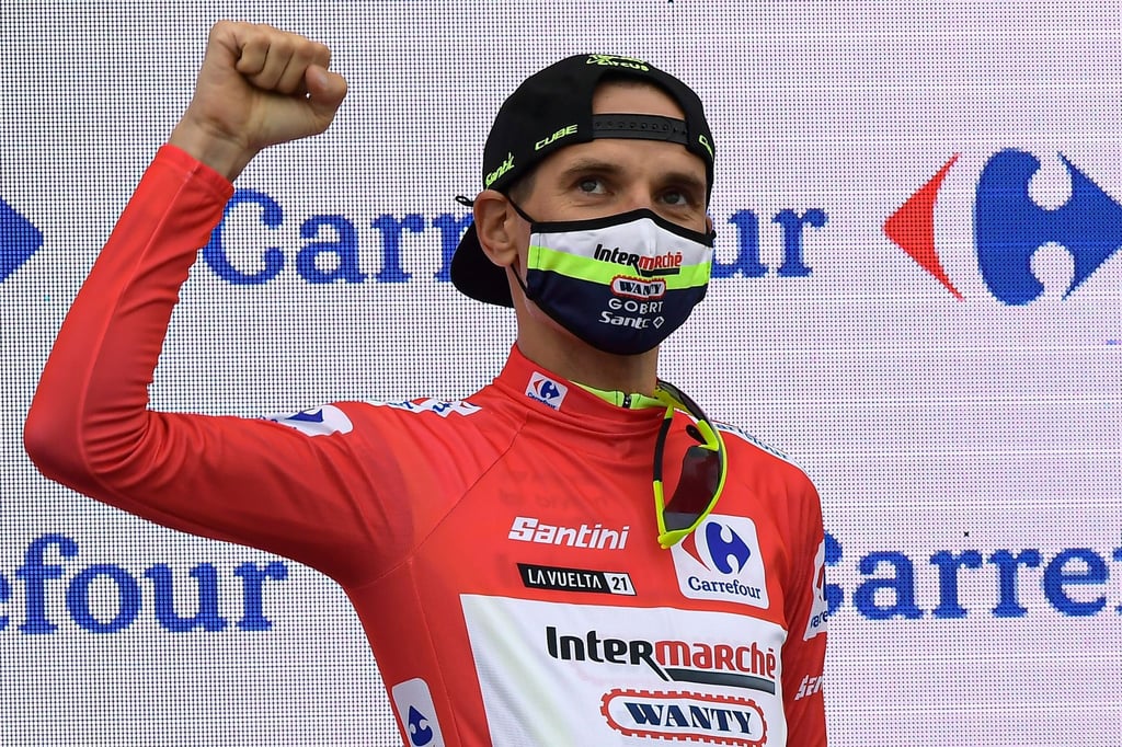 Etappensieger Rein Taaramäe aus Estland vom Team Intermarche-Wanty-Gobert Materiaux jubelt im Roten Trikot.