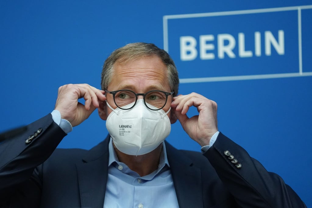 Michael Müller (SPD), Regierender Bürgermeister, vor der Presse.