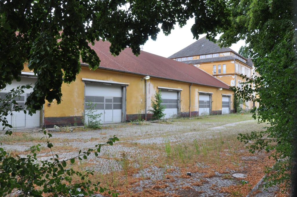 Die Gebäude am ehemaligen THW-Standort in Magdeburg stehen zum Verkauf.