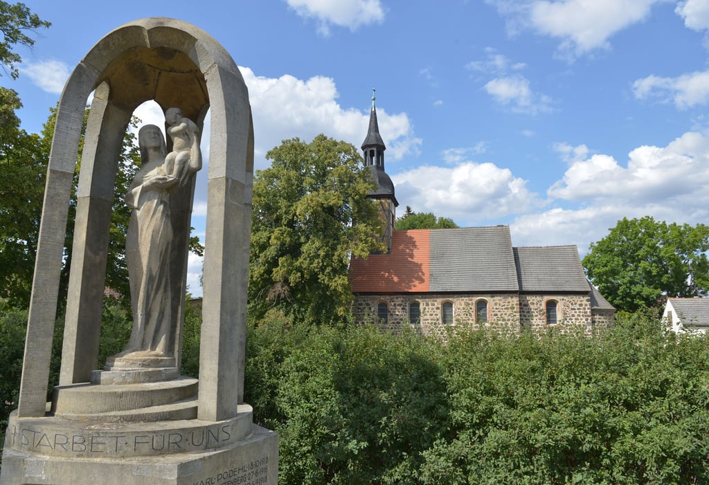 Die Radfahrerkirche in Steckby zieht zahlreiche Besucher an.
