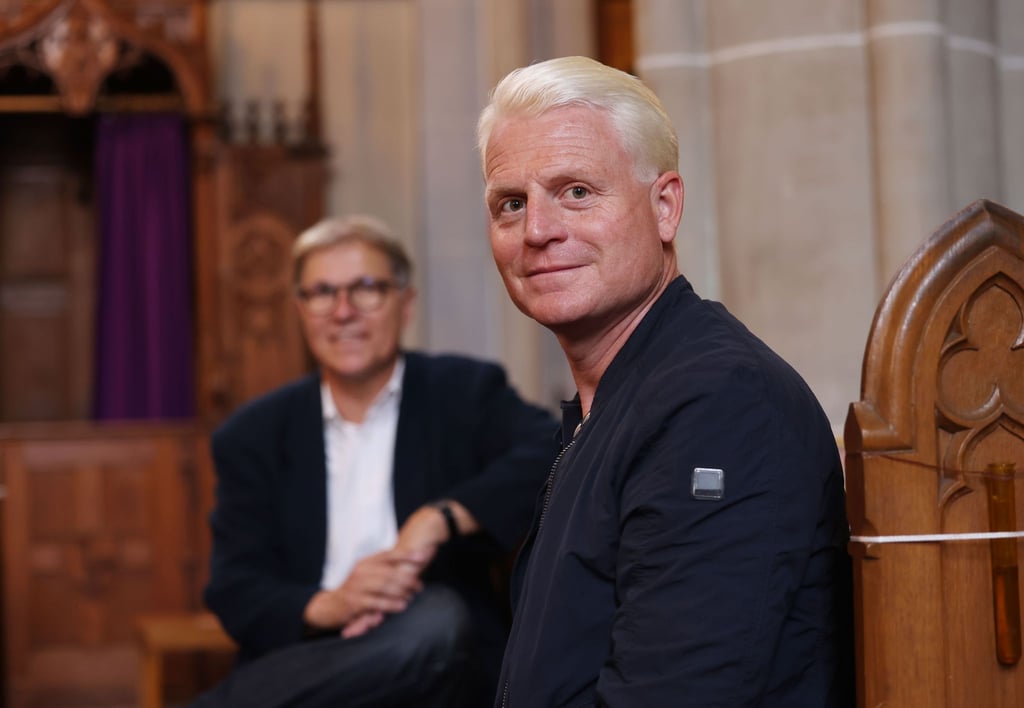Guido Cantz und Pfarrer Johannes Mahlberg in der Kirche der Gemeinde St. Aegidius.