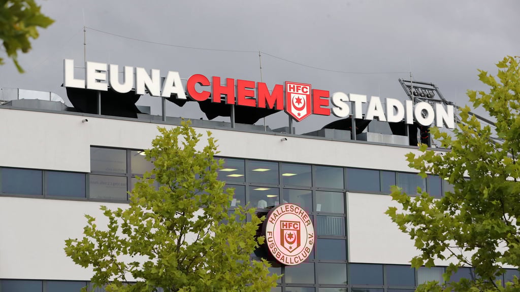 Die Zustände am Leuna-Chemie-Stadion am Montagabend verärgerten viele Fans des Halleschen FC.