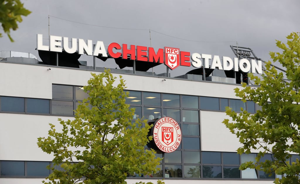 Die Zustände am Leuna-Chemie-Stadion am Montagabend verärgerten viele Fans des Halleschen FC.