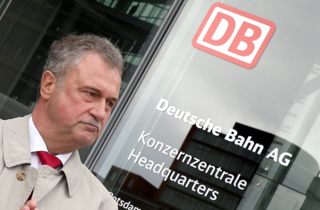 GDL-Chef Claus Weselsky bei der Protest-Kundgebung der Lokführer-Gewerkschaft vor dem Bahn-Tower am Potsdamer Platz in Berlin.