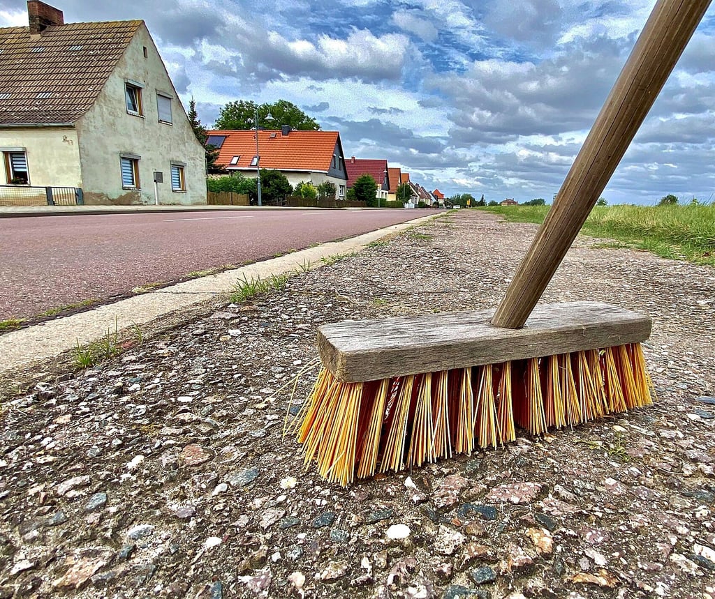 Müssen die Anwohner der Güstener Straße in Ilberstedt künftig öfter und mehr Fläche reinigen?