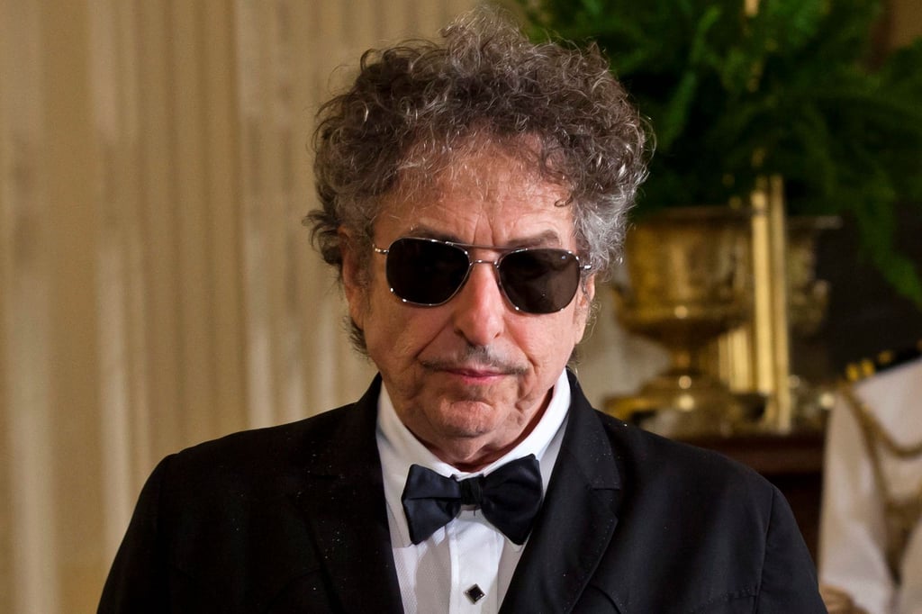 Bob Dylan im Weißen Haus. Der US-Sänger und Literaturnobelpreisträger weist 56 Jahre alte Missbrauchsvorwürfe gegen ihn zurück.