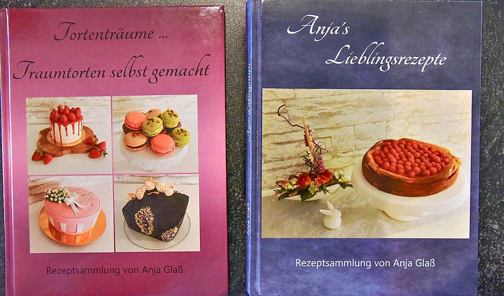 Die Rezeptsammlungen von Anja Glaß gibt es in zwei Büchern: „Anjas Lieblingsrezepte“ und „Traumtorten selbst gemacht“.