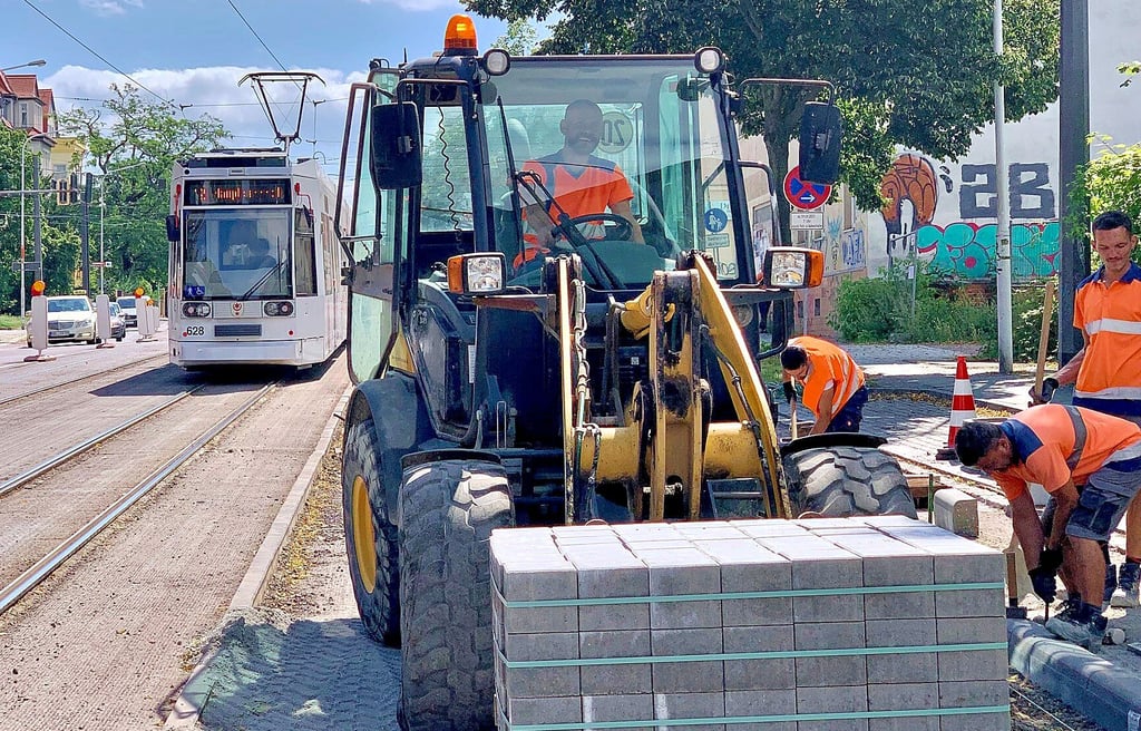 Baustelle mit Staugarantie: Die Trothaer Straße ist stadteinwärts zwischen Seebener Straße und Zoo gesperrt.