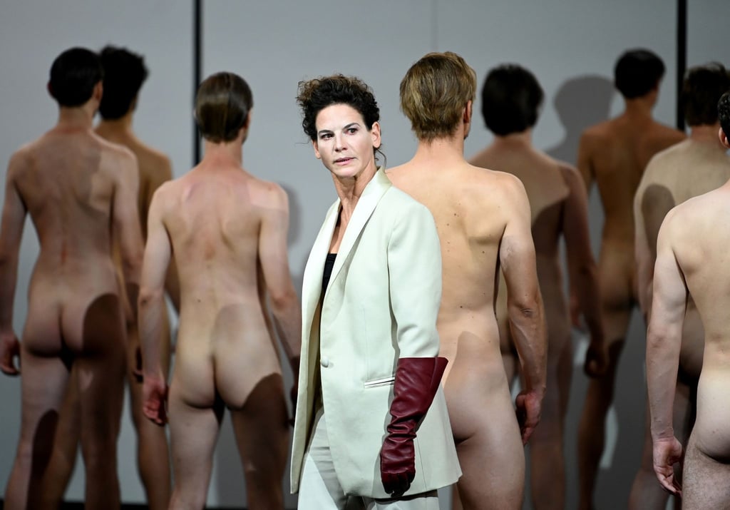 Bibiana Beglau (Elisabeth, Königin von England) spielt während der Fotoprobe zum Schauspiel "Maria Stuart". Die Premiere der Oper im Rahmen der Salzburger Festspiele findet am 14. August 2021 auf der Perner-Insel statt.