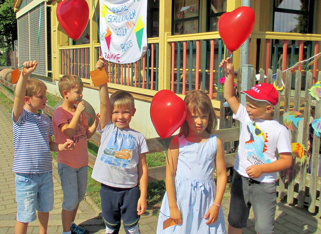 So wie hier in der Kindertagesstätte Schauen wurden auch in den anderen Einrichtungen der Stadt Osterwieck die ?Großen? zur Schule verabschiedet und erhielten von ihren Erzieherinnen viele gute Wünsche zum Start in den neuen Lebensabschnitt.