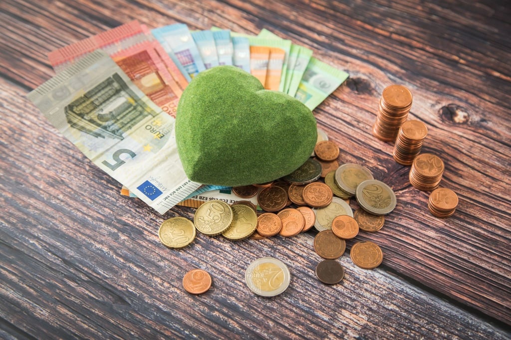 Sparzinsen gibt es derzeit kaum - nachhaltige Geldinstitute machen da keine Ausnahme.