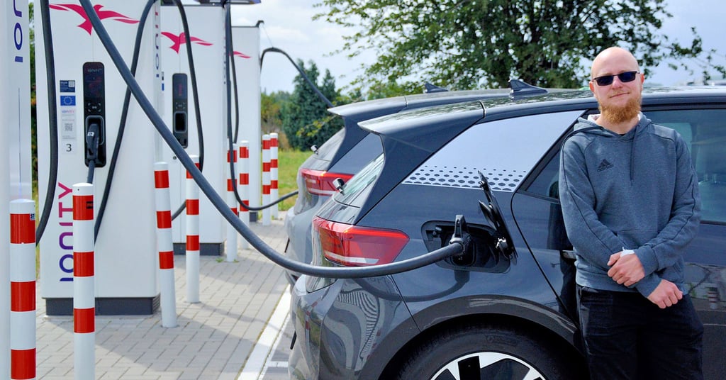 Michael Wiskandt hat sich November 2020 ein Elektroauto gekauft. Eine Ladebox für zu Hause hat er im April 2021 bestellt. Doch die Nachfrage danach ist derzeit groß, Wiskandt wartet bis heute darauf.