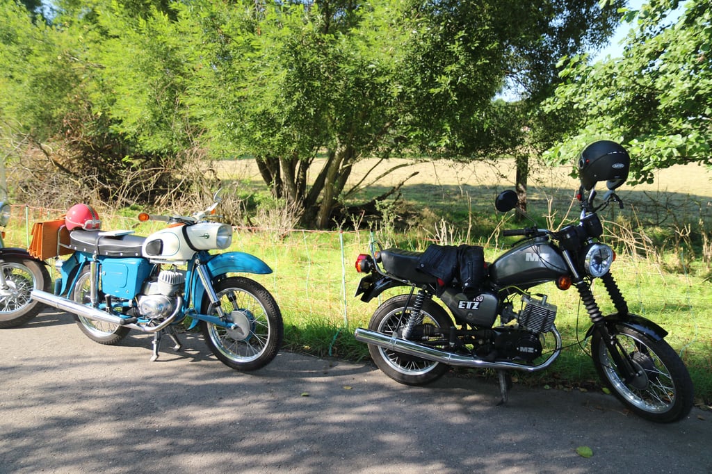 Auch Mopeds willkommen: Typ und Alter spielten keine Rolle.