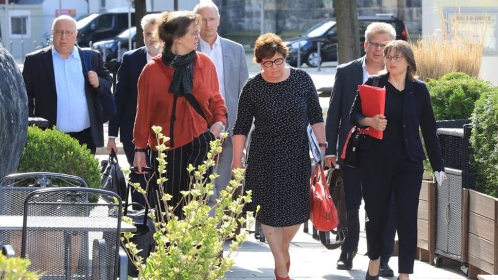 In Sachsen-Anhalt wollen CDU, SPD und FDP eine Koalition bilden. Die SPD hat dazu eine Mitgliederbefragung gestartet und beginnt am Mittwochabend mit einer Reihe von Regionalkonferenzen. Foto: