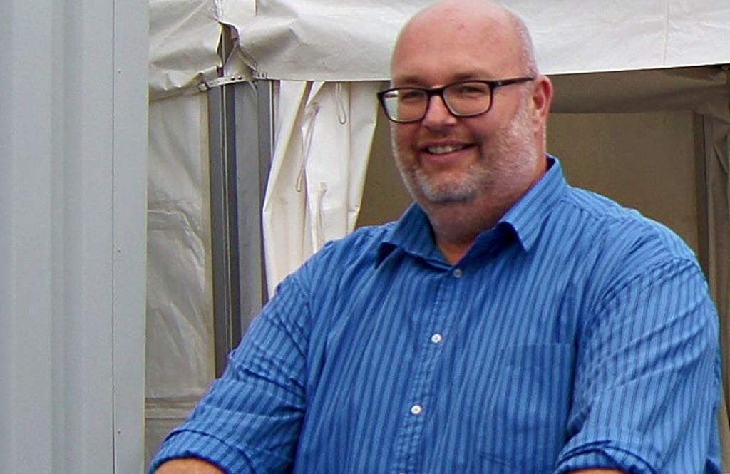 Mike Steffens am Testzentrum im Lindenpark.