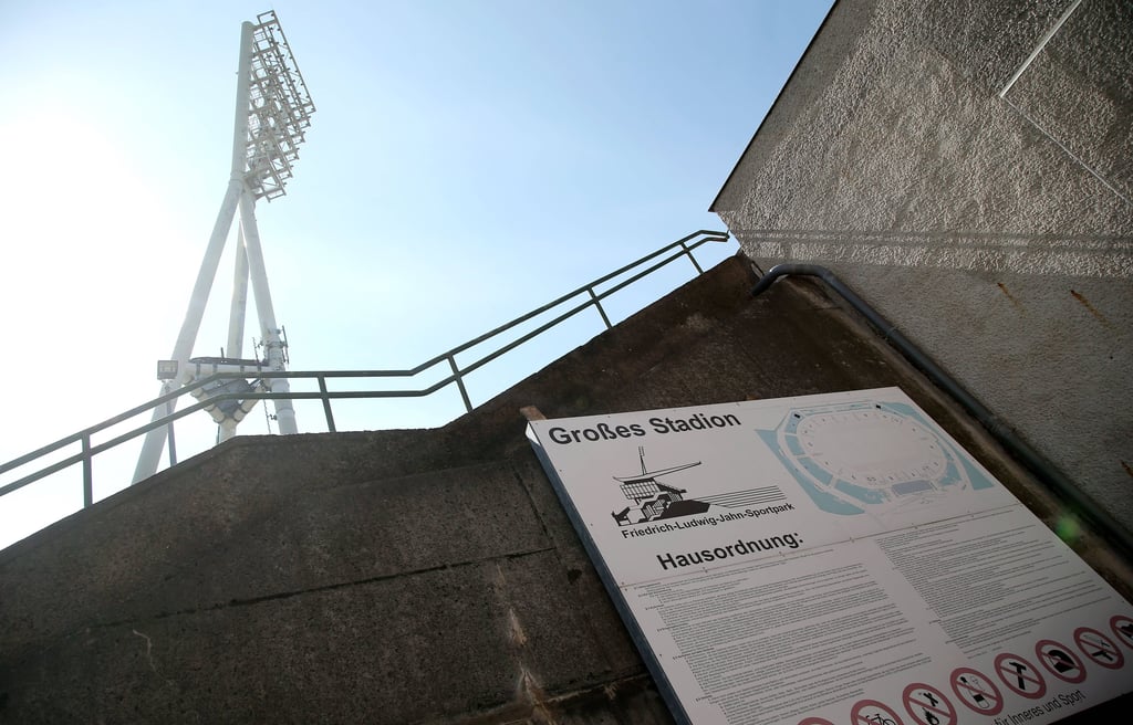 Im Friedrich-Ludwig-Jahn-Sportpark trifft der HFC am Freitagabend in der 3. Liga auf Tabellenführer Viktoria Berlin.