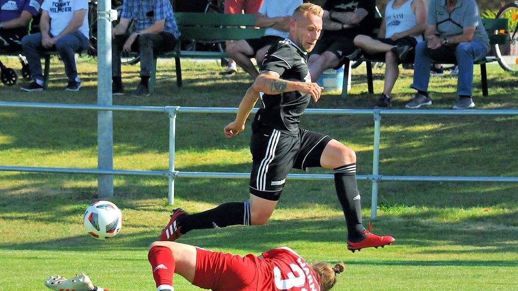 Angreifer Marcus Bolze erzielte am ersten Spieltag der Landesliga Nord den einzigen Treffer für Union Schönebeck. Gegen Aufsteiger TuS Wahrburg soll nun auch der erste Saisonsieg eingefahren werden.