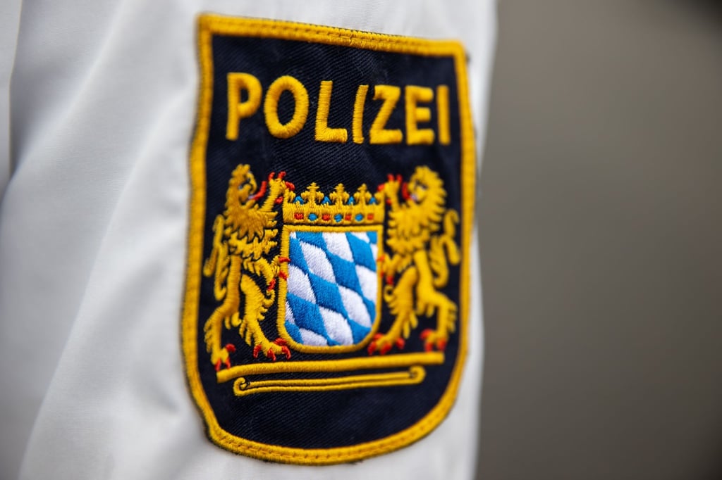 Die Polizei in Bayern pflegt eine Datenbank mit Personalien von Fußballfans und wird deswegen kritisiert.
