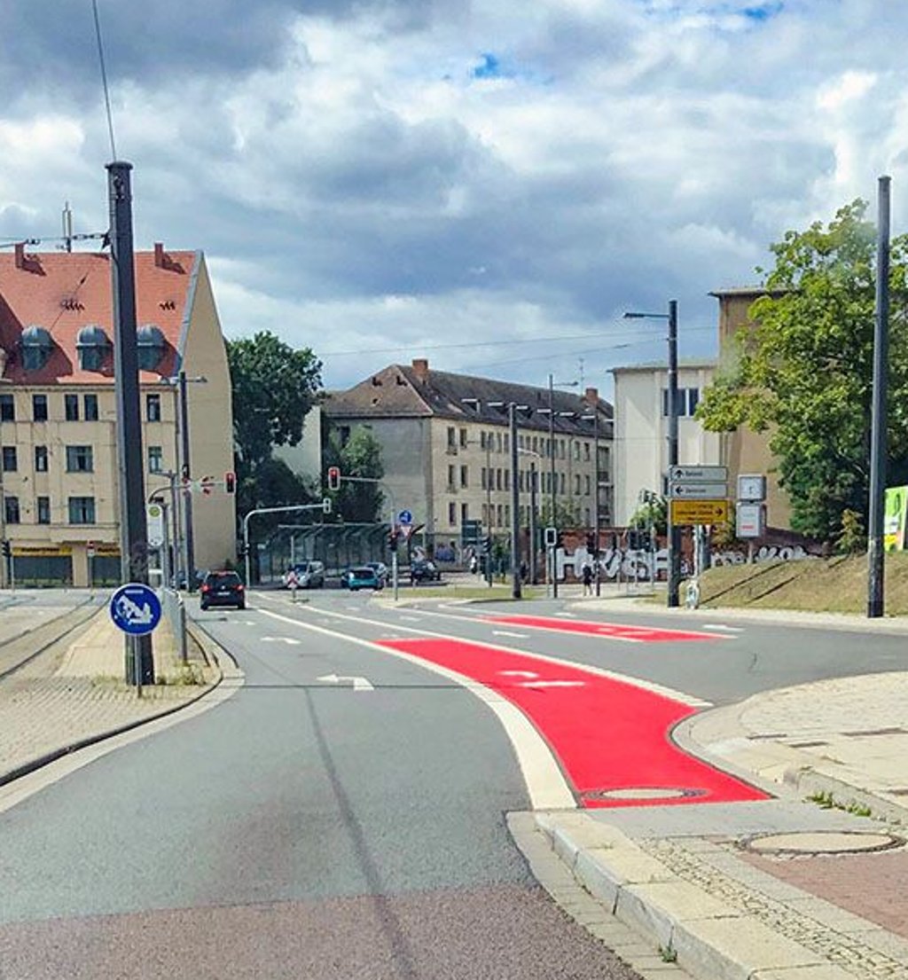 Deutlich sichtbar ist die neue Radwegmarkierung in der Berliner Straße.
