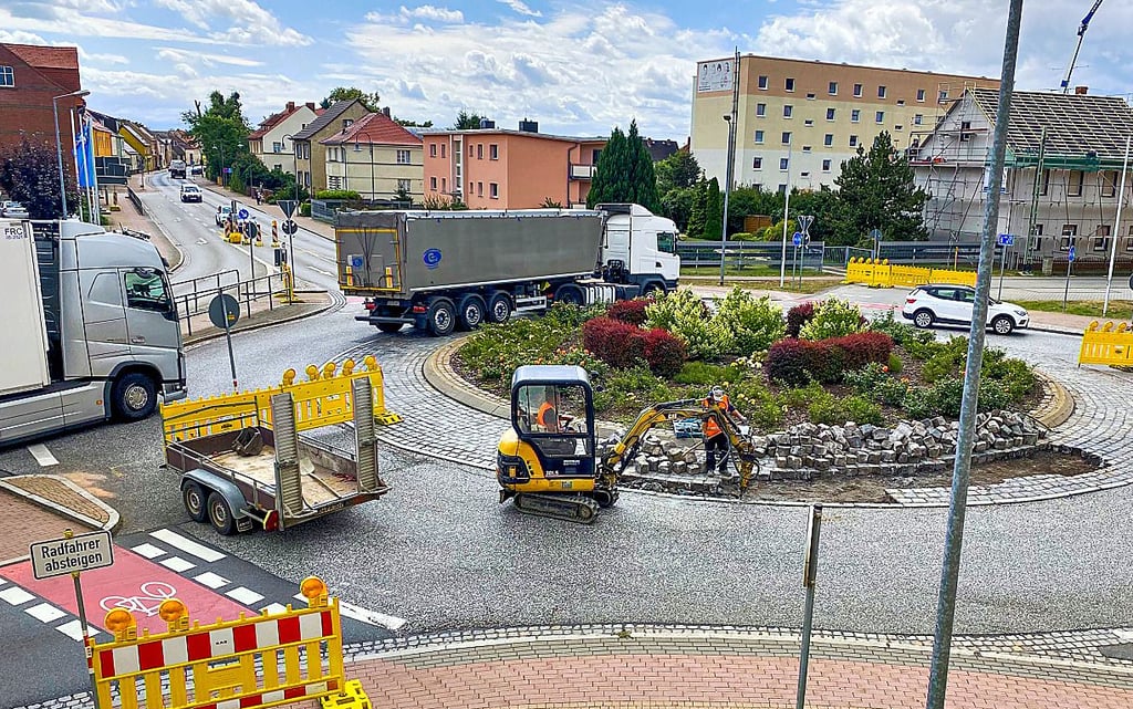 Im Kreisel geht es jetzt über die andere Seite.