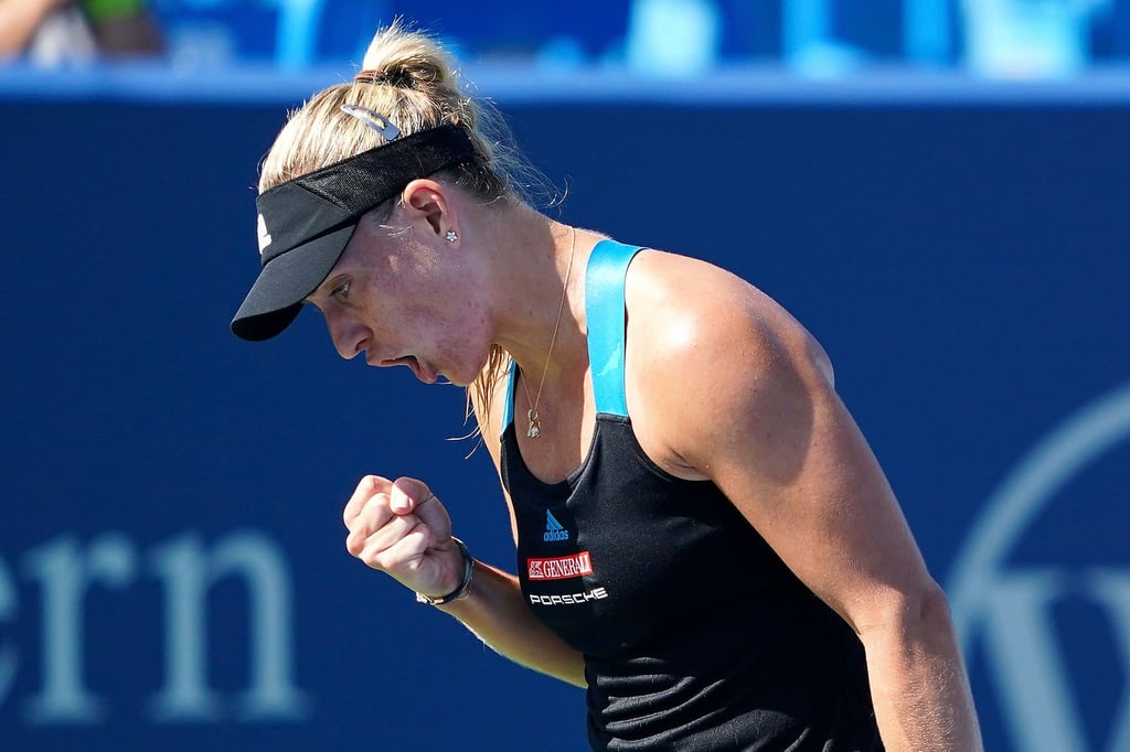 Kerber ballt die Faust und jubelt - gegen Jelena Ostapenko setzt sie sich 4:6, 6:2, 7:5 durch.