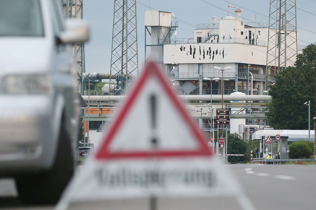 Nach der Explosion in Leverkusen geht die Suche nach zwei Vermissten weiter.