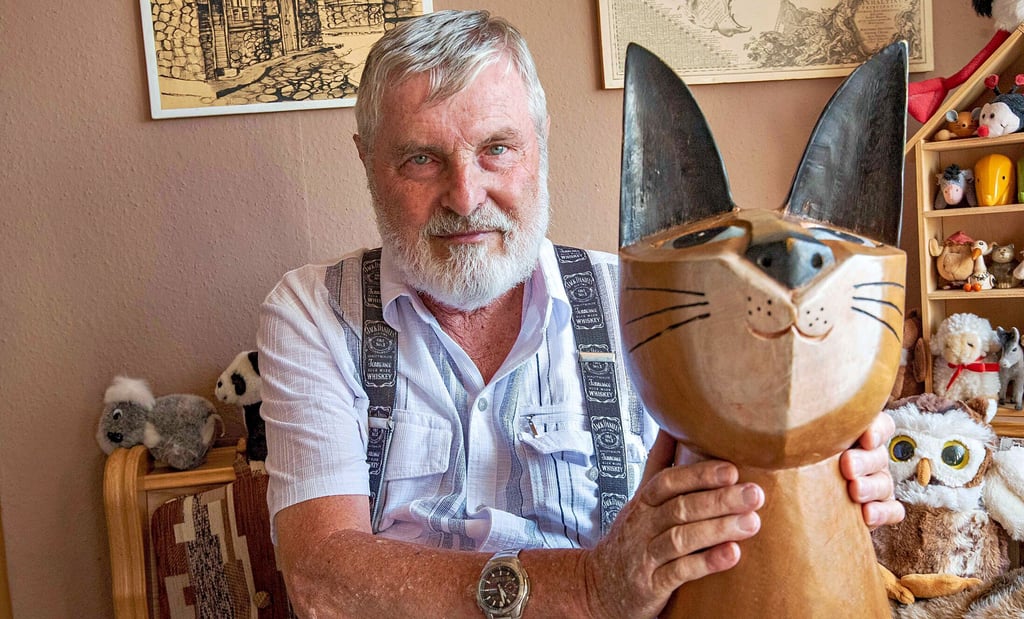 Unverkennbarer Tierfreund Hartmut Modes: Auch in der Wohnung haben Hunderte Tiere Platz gefunden: Aus Stoff, Wolle oder Holz.