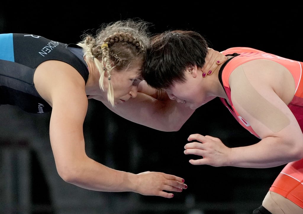 Aline Rotter-Focken (l) im Duell mit der Japanerin Hiroe Minagawa.