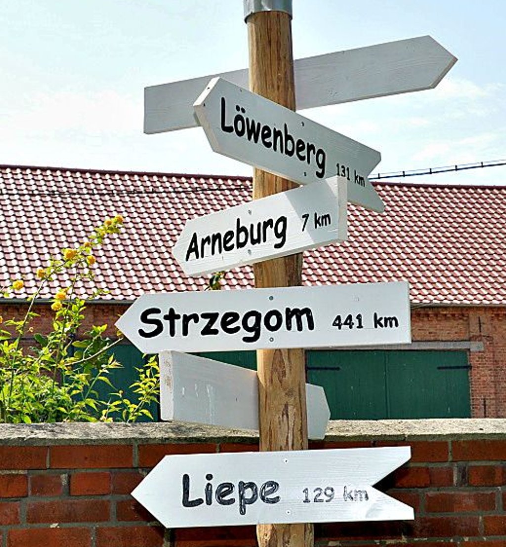 Ein Wegweiser in der Eichstraße in Hohenberg-Krusemark