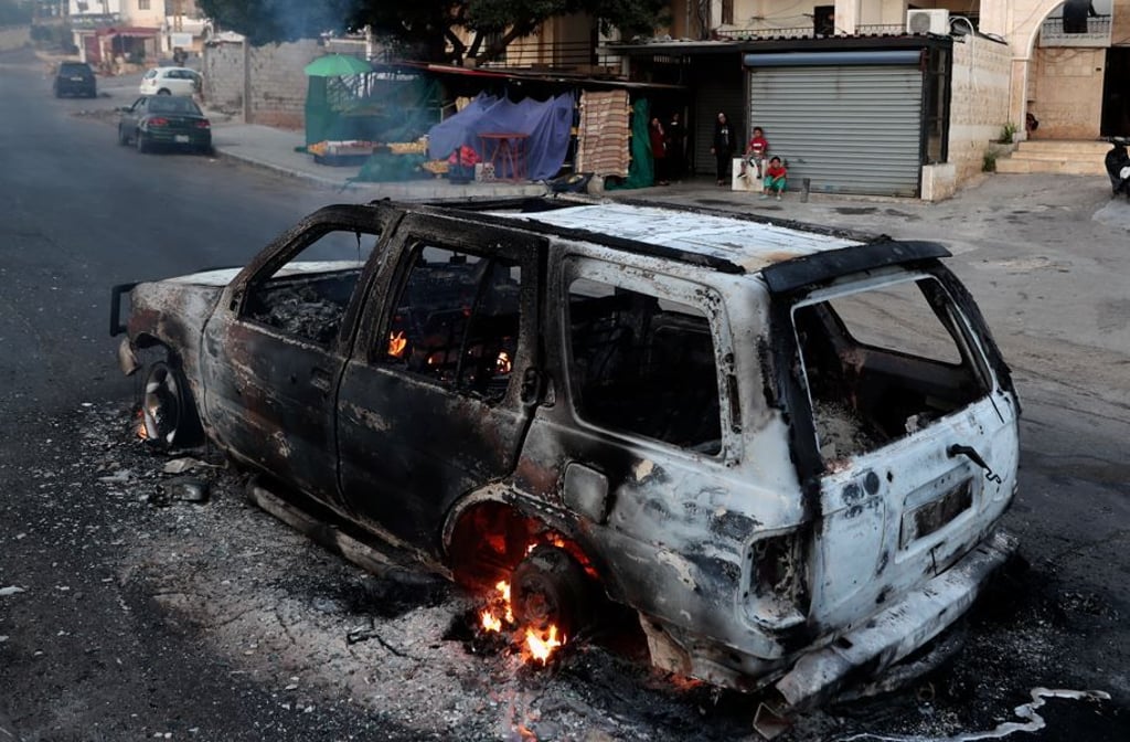 Im Libanon sind bei einem Zusammenstoß sunnitischer Anwohner mit Anhängern der schiitischen Hisbollah mindestens fünf Menschen getötet worden, darunter drei Anhänger der Miliz.