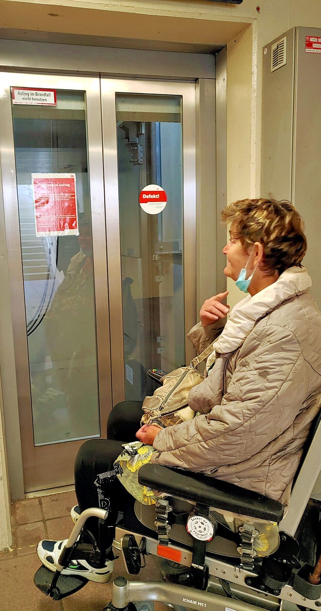 Wiederholt fallen die Fahrstühle auf dem Halberstädter Bahnhof aus. Reisende haben dann das Nachsehen.
