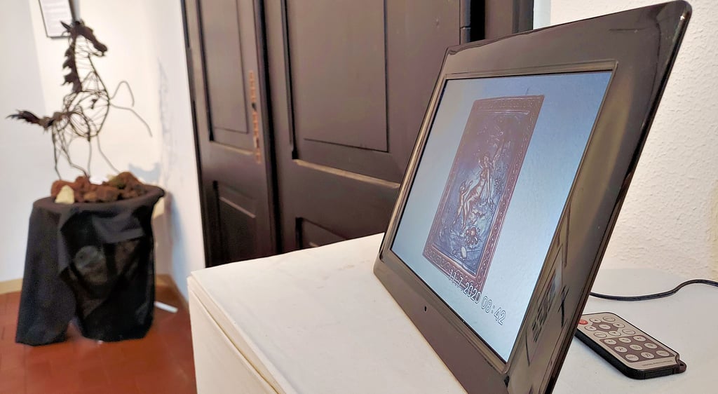 Eine Studie zum achtbeinigen Pferd Sleipnir findet sich in der Ausstellung ebenso wie eine digitale Bildergalerie zu Wolfgang Holzhauers Schaffen.