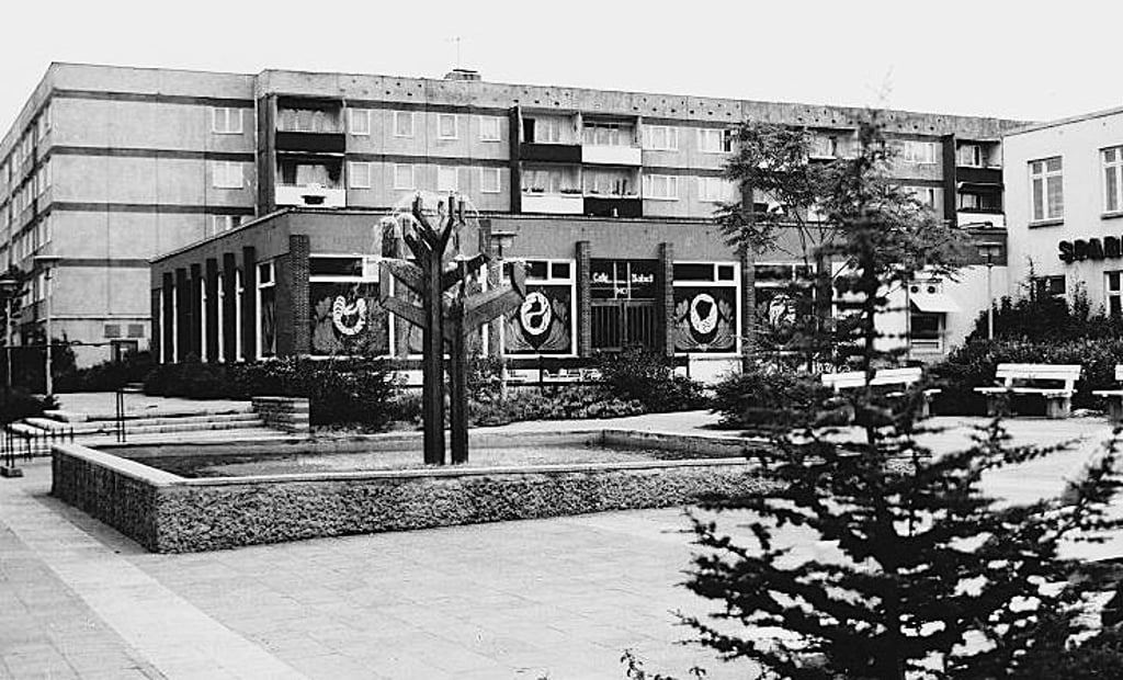 Früher gingen die Stendaler im Babett ein und aus. Von 1978 bis 1994 existierte das Café. Das Gebäude steht immer noch, wird seit 1994 aber als Filiale der Sparkasse genutzt.