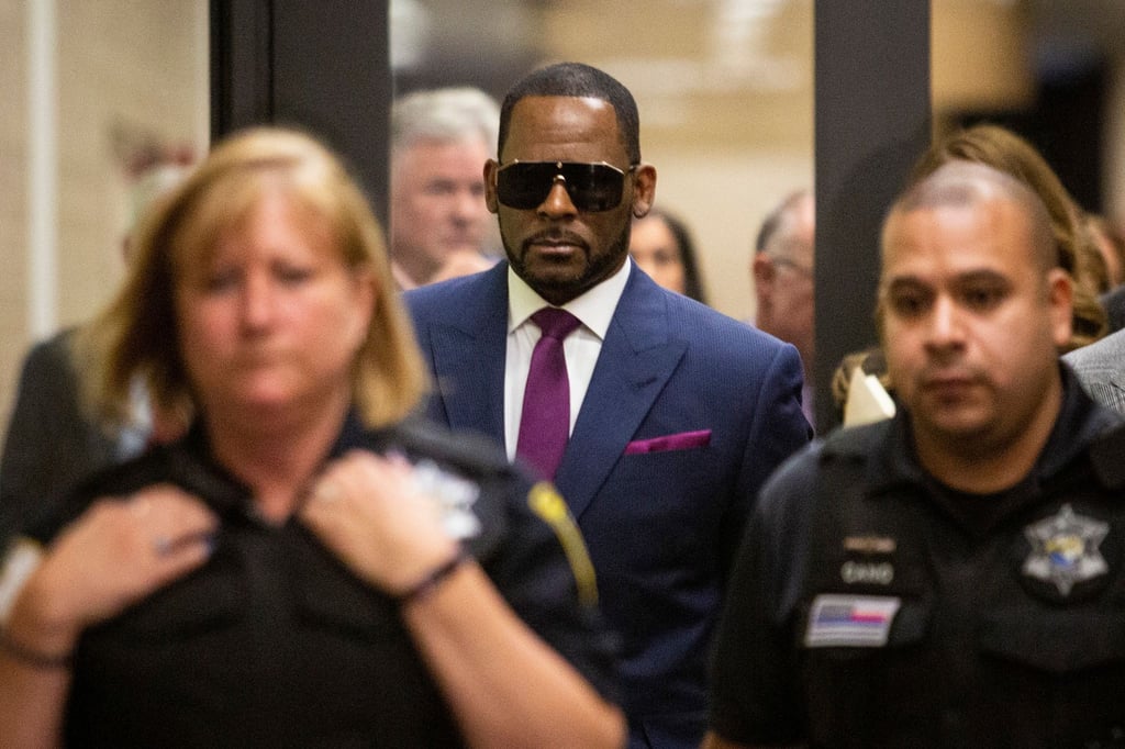 R. Kelly (M) wird seit dieser Woche in New York der Prozess gemacht.