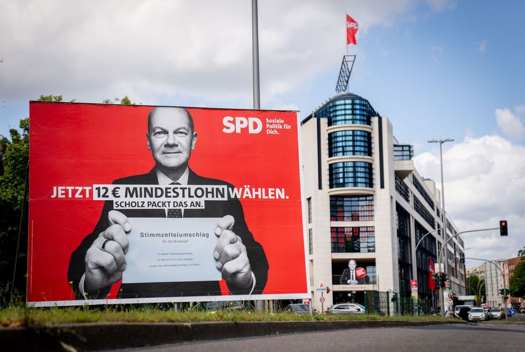 Ein SPD-Wahlplakat vor der Parteizentrale in Berlin.