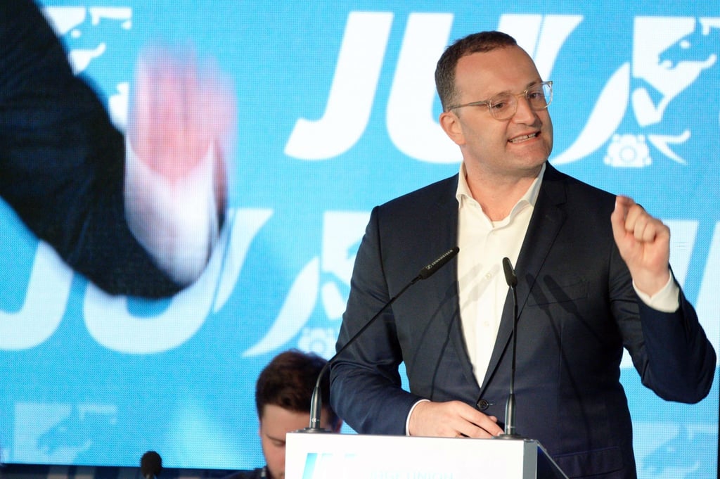 Gesundheitsminister Jens Spahn (CDU) erwägt, allen Bürgern eine Corona-Auffrischimpfung anzubieten.